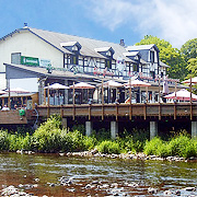 VAL DE LA CASCADE | Hôtel Brasserie terrasse au bord de l'eau